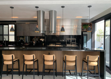 Guia para montar área gourmet com churrasqueira sob medida