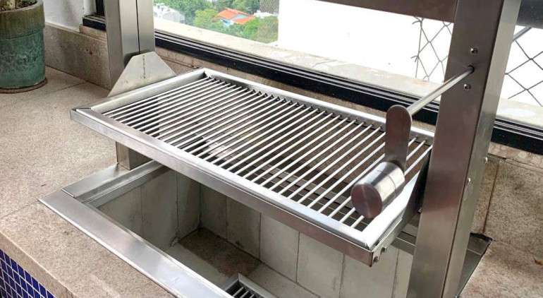 Suporte para churrasqueira