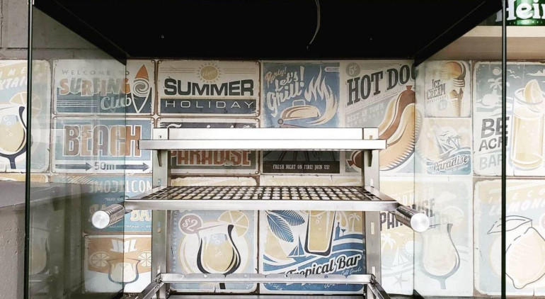 Churrasqueira gourmet com vidro lateral: vale a pena?