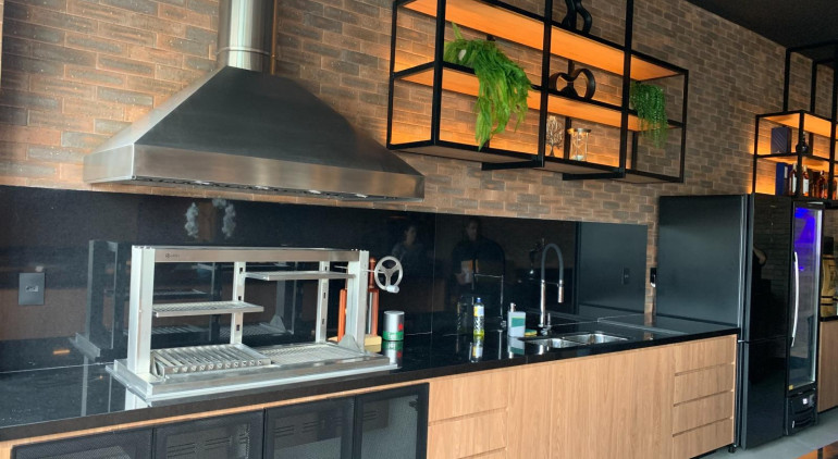 Como escolher a churrasqueira ideal para área gourmet