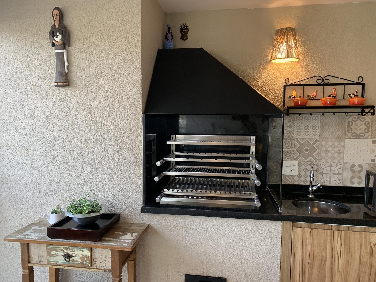 Infraestrutura de exaustão para churrasqueiras a carvão residenciais