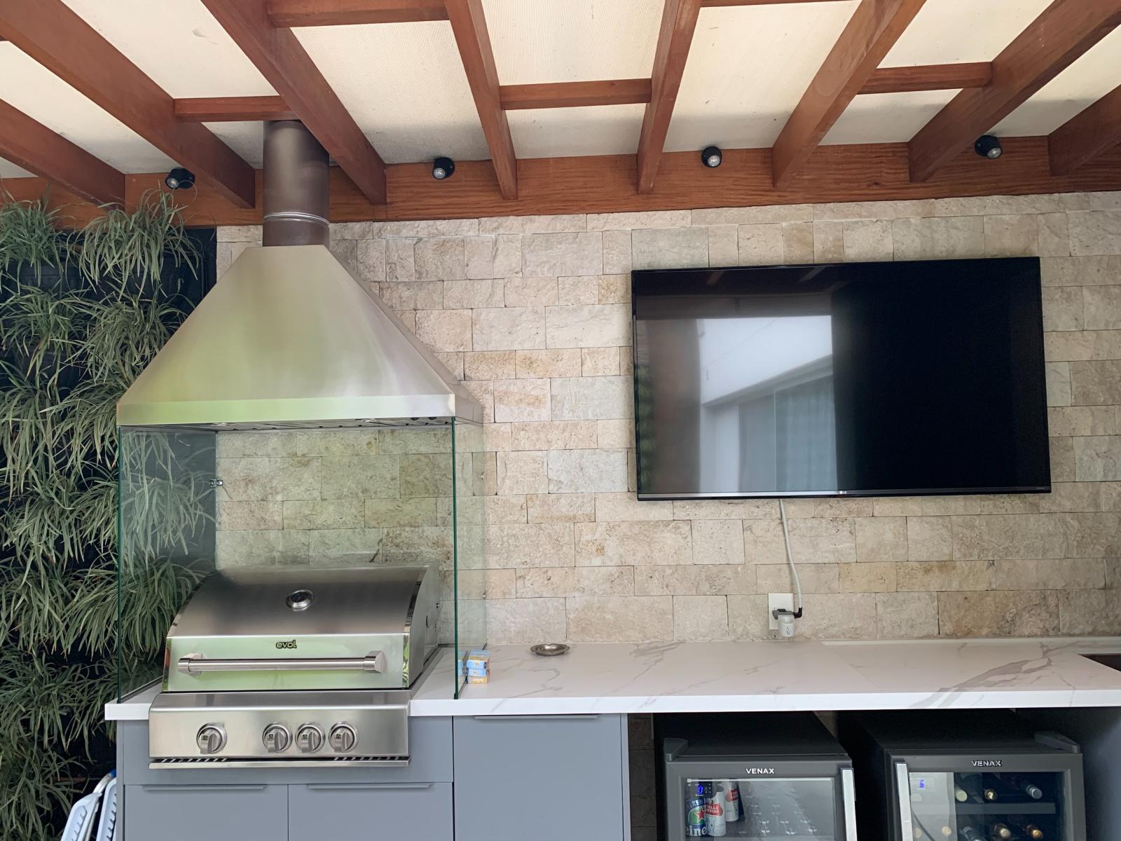 Como projetar uma churrasqueira sob medida lateral de vidro para áreas gourmet Como projetar uma churrasqueira sob medida lateral de vidro para áreas gourmet